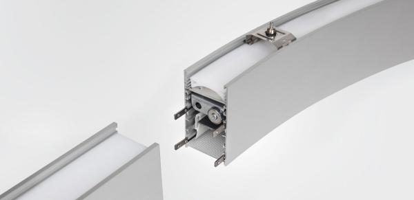 Lineare und gebogene LED-Leuchten für die Decke